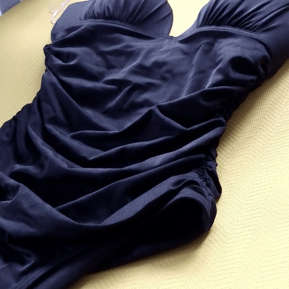 Victoria's Secret Swimsuit - Picture 5 of 13